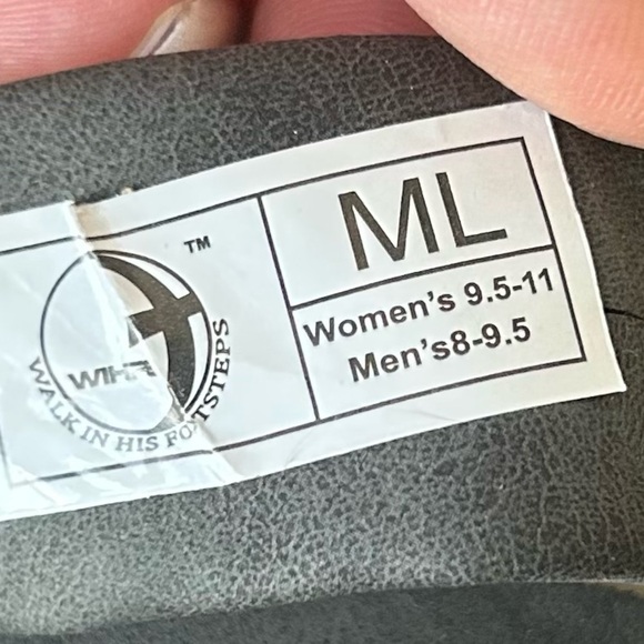 Walk in His Footsteps NWT Unisex John 3:16 Charcoal Grey Flip Flops M/L - Picture 5 of 7